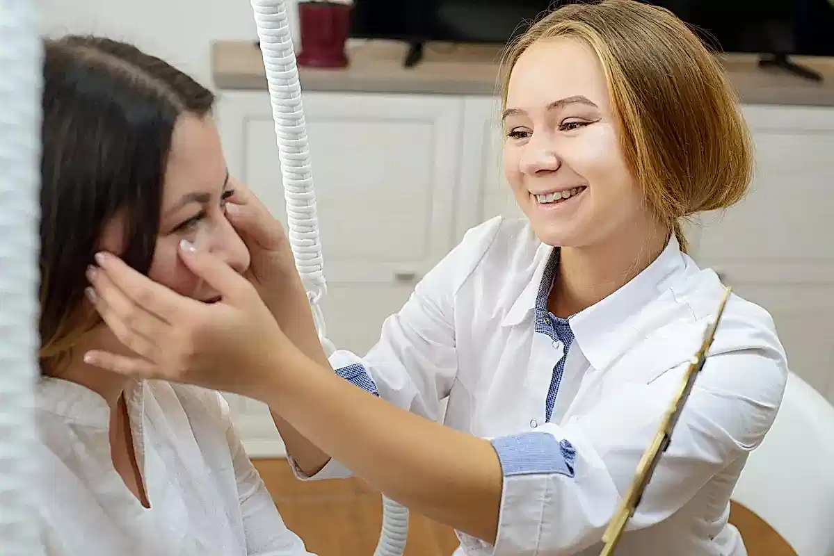 Ksantelazma Nedir? Göz Kapağındaki Sarı Plaklar İçin Dermatolojik Değerlendirme